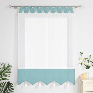 Blaue und weisse Raffrollo Gardine mit Quasten und Schlaufen, vollständig geschlossene Raffrollo-Gardinen zur vollständigen Abdeckung des Fensters - perfekt für eine stilvolle Fensterdekoration.