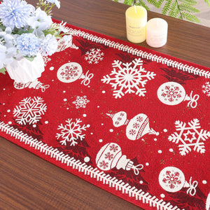 Dieser festliche Tischläufer aus hochwertigem Jacquard-Gewebe bringt mit seinem präzisen und klaren Muster aus Schneeflocken und Weihnachtskugeln sofort die festliche Stimmung in Ihr Zuhause. Der Tischläufer ist nicht nur ein schöner Akzent für Ihre Tafel, sondern auch ein langlebiges Dekorationsstück, das durch seine sorgfältig gewebten Details und die gleichmäßige Musteranordnung besticht.